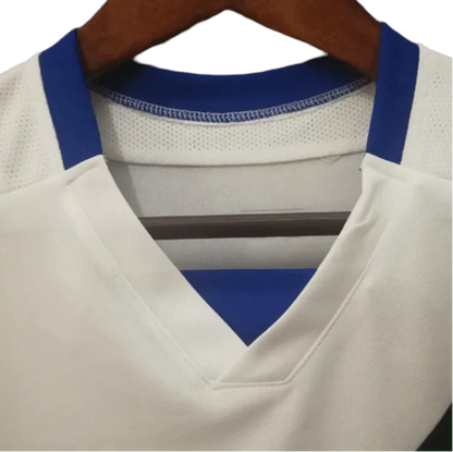 https://cdn.shopify.com/s/files/1/0826/7228/8075/files/20022003-inter-milan-pirelli-away-retro-kit-108322.webp?v=1741197449