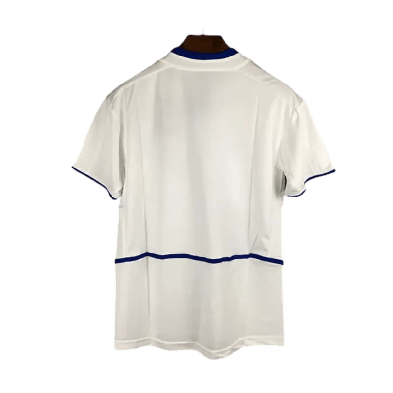 https://cdn.shopify.com/s/files/1/0826/7228/8075/files/20022003-inter-milan-pirelli-away-retro-kit-405070.webp?v=1741197448