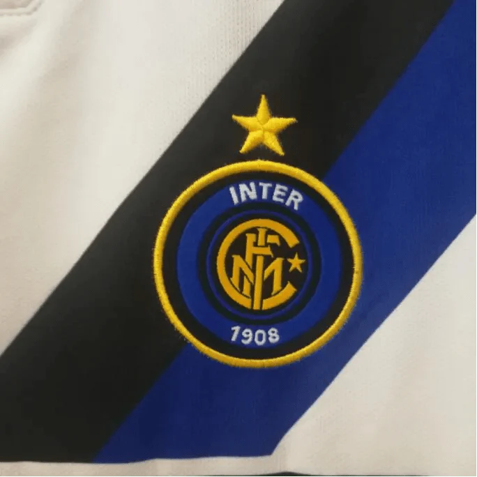 https://cdn.shopify.com/s/files/1/0826/7228/8075/files/20022003-inter-milan-pirelli-away-retro-kit-595481.webp?v=1741197449