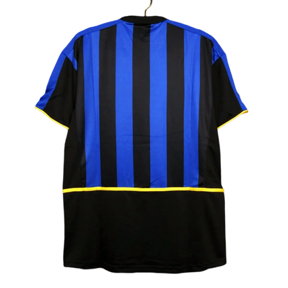 https://cdn.shopify.com/s/files/1/0826/7228/8075/files/20022003-inter-milan-pirelli-home-retro-kit-273226.webp?v=1741197439