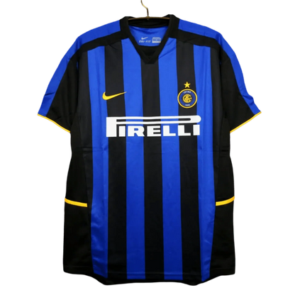 https://cdn.shopify.com/s/files/1/0826/7228/8075/files/20022003-inter-milan-pirelli-home-retro-kit-518887.webp?v=1741197439