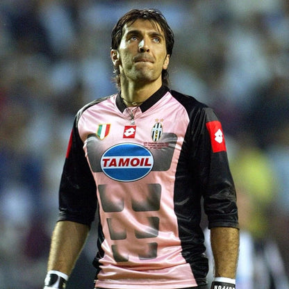 https://cdn.shopify.com/s/files/1/0826/7228/8075/files/20022003-juventus-tamoil-buffon-goalkeeper-pink-retro-kit-classickits433-231510.webp?v=1741198794
