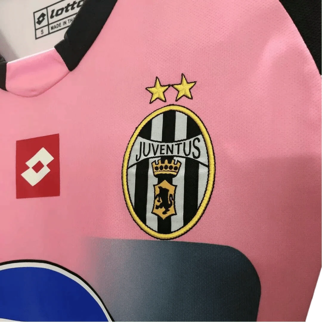https://cdn.shopify.com/s/files/1/0826/7228/8075/files/20022003-juventus-tamoil-buffon-goalkeeper-pink-retro-kit-classickits433-347418.webp?v=1741198796