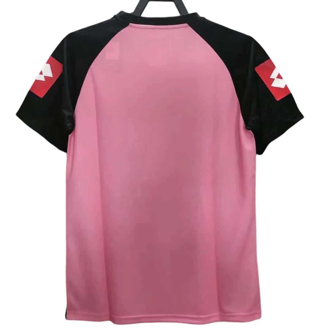 https://cdn.shopify.com/s/files/1/0826/7228/8075/files/20022003-juventus-tamoil-buffon-goalkeeper-pink-retro-kit-classickits433-562287.webp?v=1741198792
