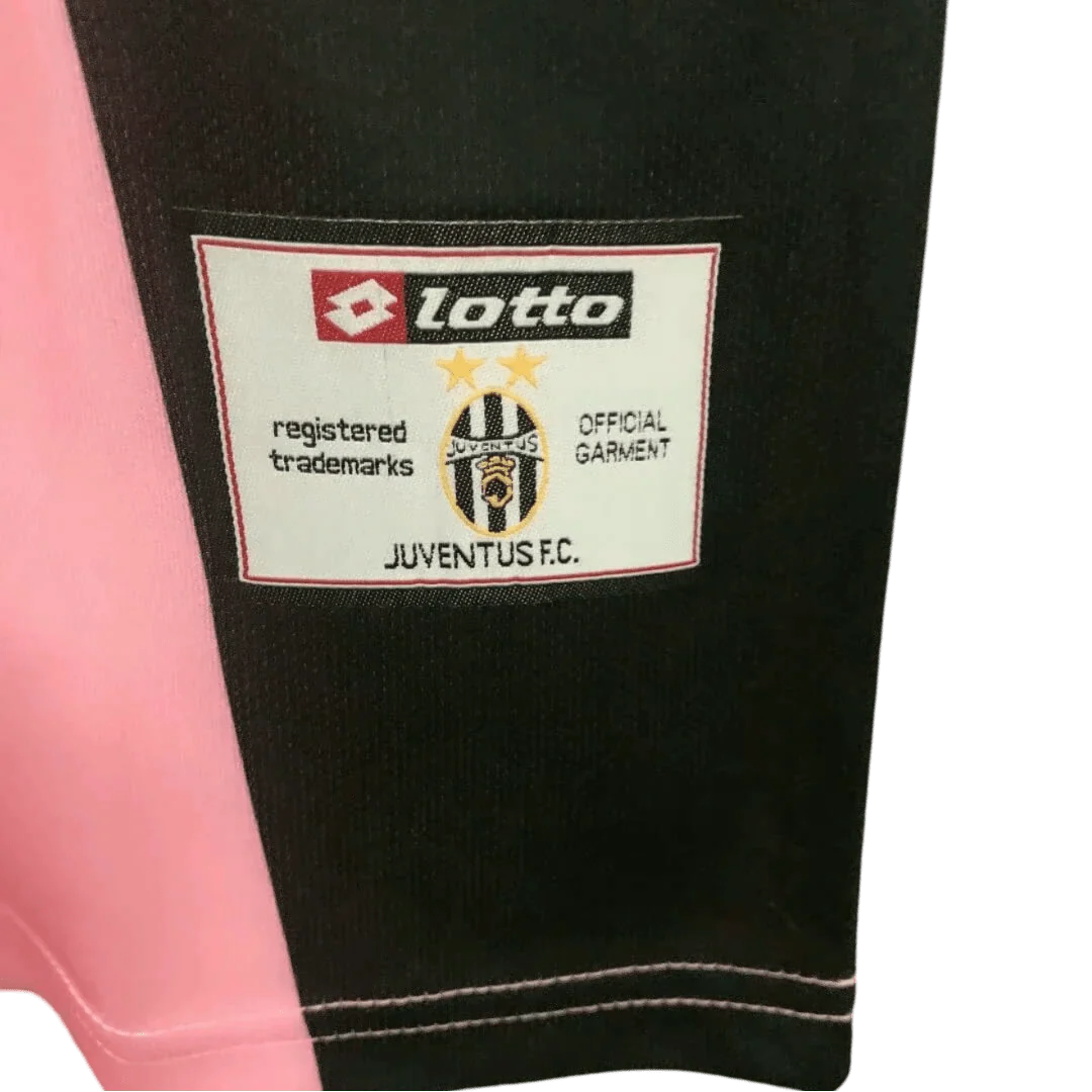 https://cdn.shopify.com/s/files/1/0826/7228/8075/files/20022003-juventus-tamoil-buffon-goalkeeper-pink-retro-kit-classickits433-930304.webp?v=1741198794