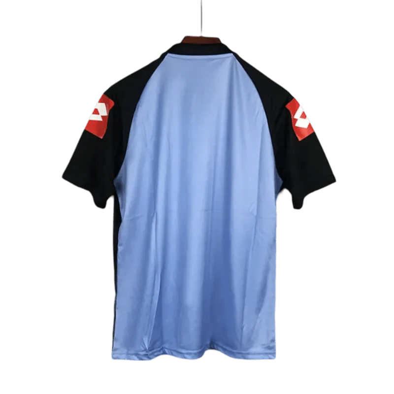 https://cdn.shopify.com/s/files/1/0826/7228/8075/files/20022003-juventus-tamoil-goalkeeper-retro-kit-294555.webp?v=1741197275