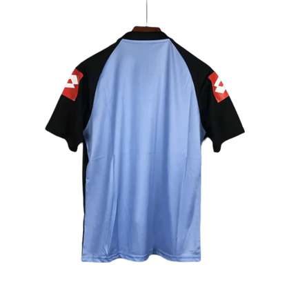 https://cdn.shopify.com/s/files/1/0826/7228/8075/files/20022003-juventus-tamoil-goalkeeper-retro-kit-294555.webp?v=1741197275