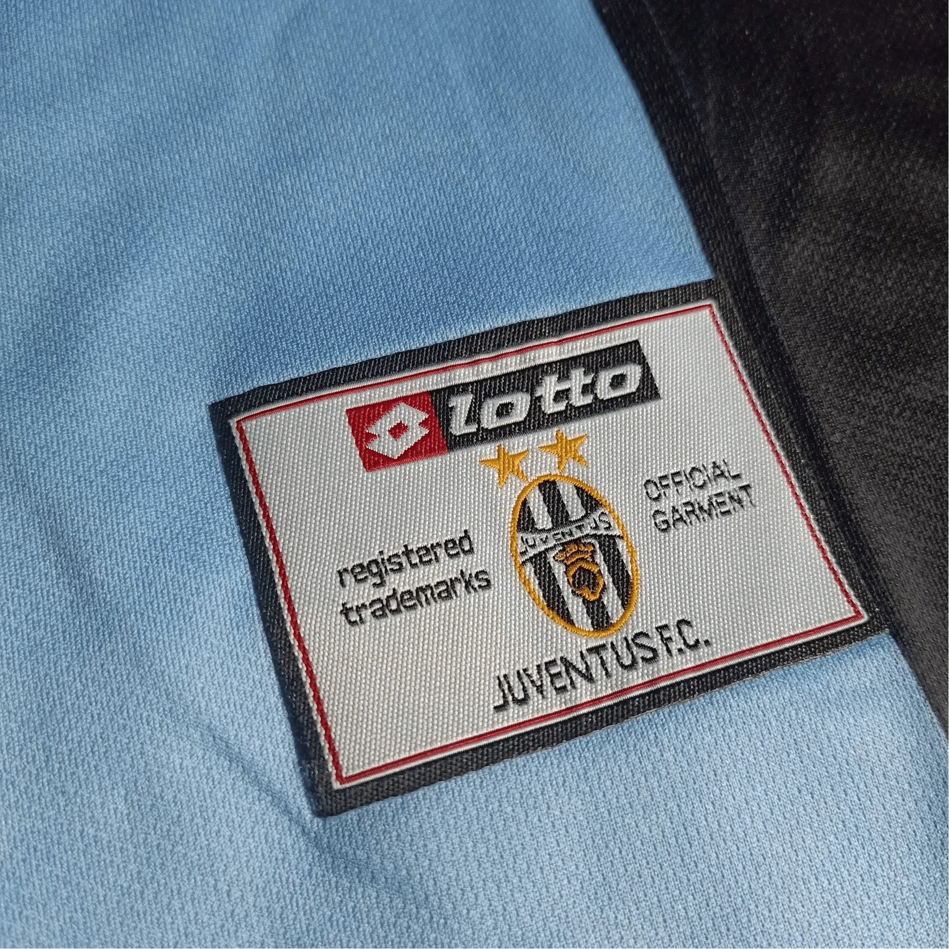 https://cdn.shopify.com/s/files/1/0826/7228/8075/files/20022003-juventus-tamoil-goalkeeper-retro-kit-420293.webp?v=1741197277