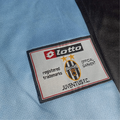 https://cdn.shopify.com/s/files/1/0826/7228/8075/files/20022003-juventus-tamoil-goalkeeper-retro-kit-420293.webp?v=1741197277