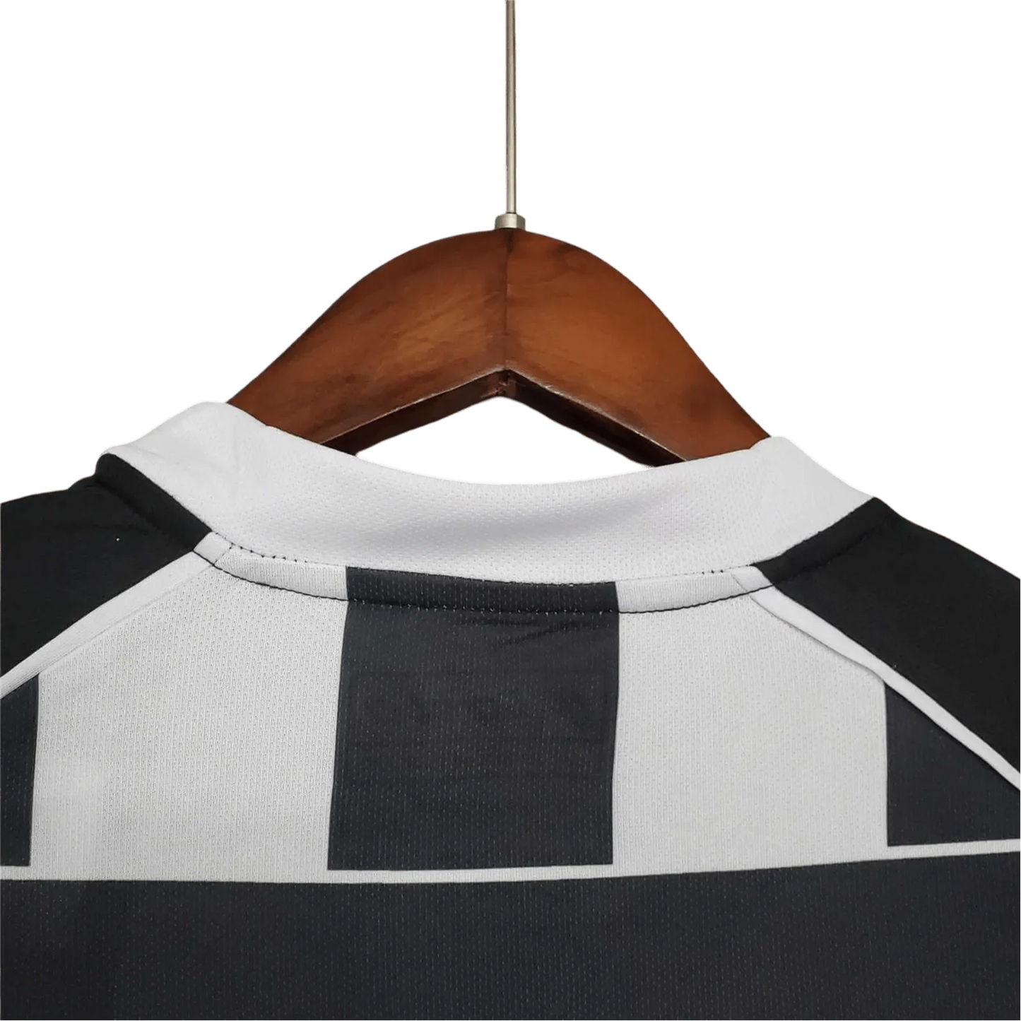 https://cdn.shopify.com/s/files/1/0826/7228/8075/files/20022003-juventus-tamoil-home-retro-kit-111004.webp?v=1741197301