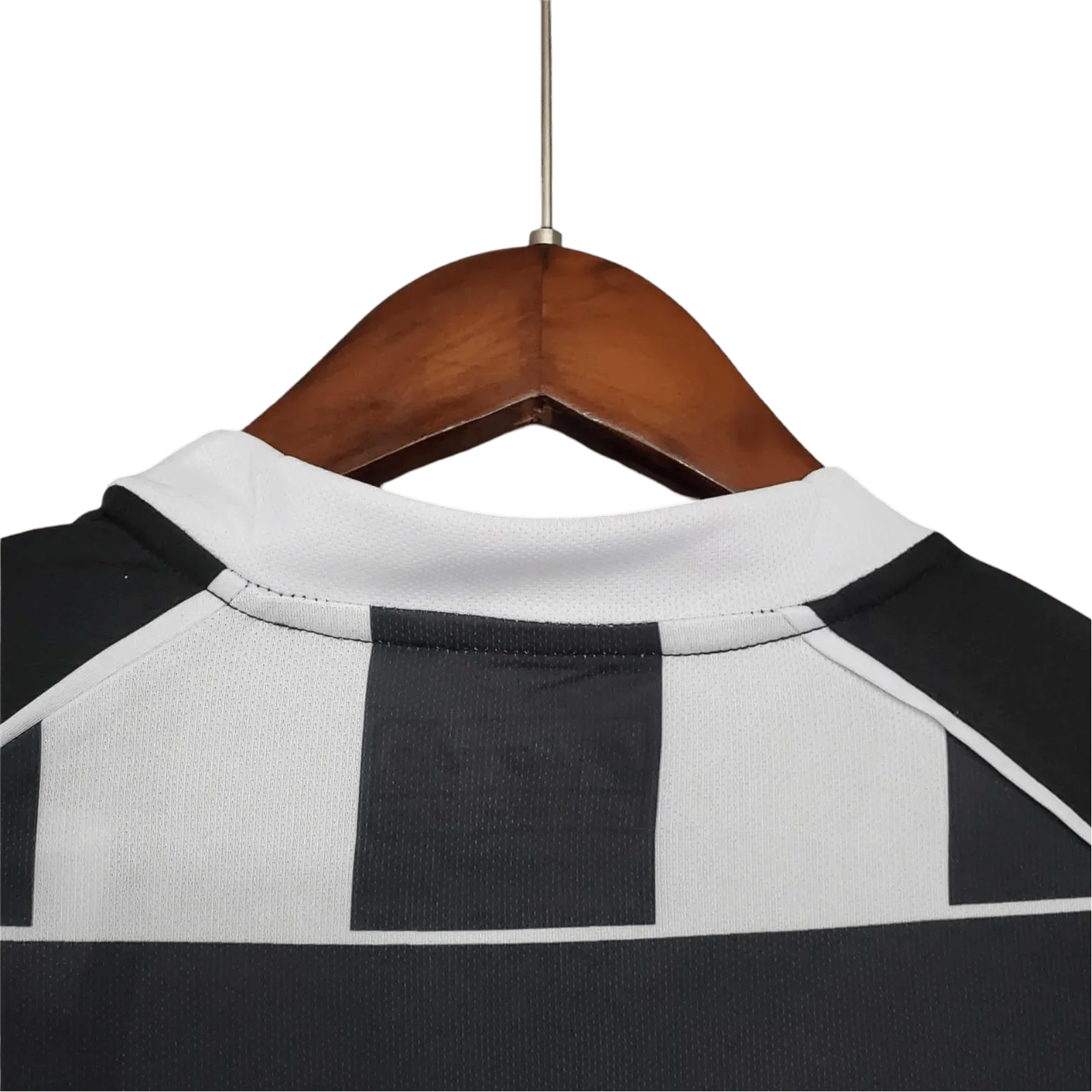 https://cdn.shopify.com/s/files/1/0826/7228/8075/files/20022003-juventus-tamoil-home-retro-kit-111004.webp?v=1741197301