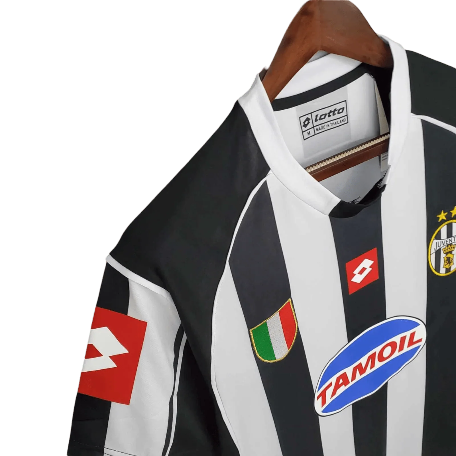 https://cdn.shopify.com/s/files/1/0826/7228/8075/files/20022003-juventus-tamoil-home-retro-kit-178424.webp?v=1741197300