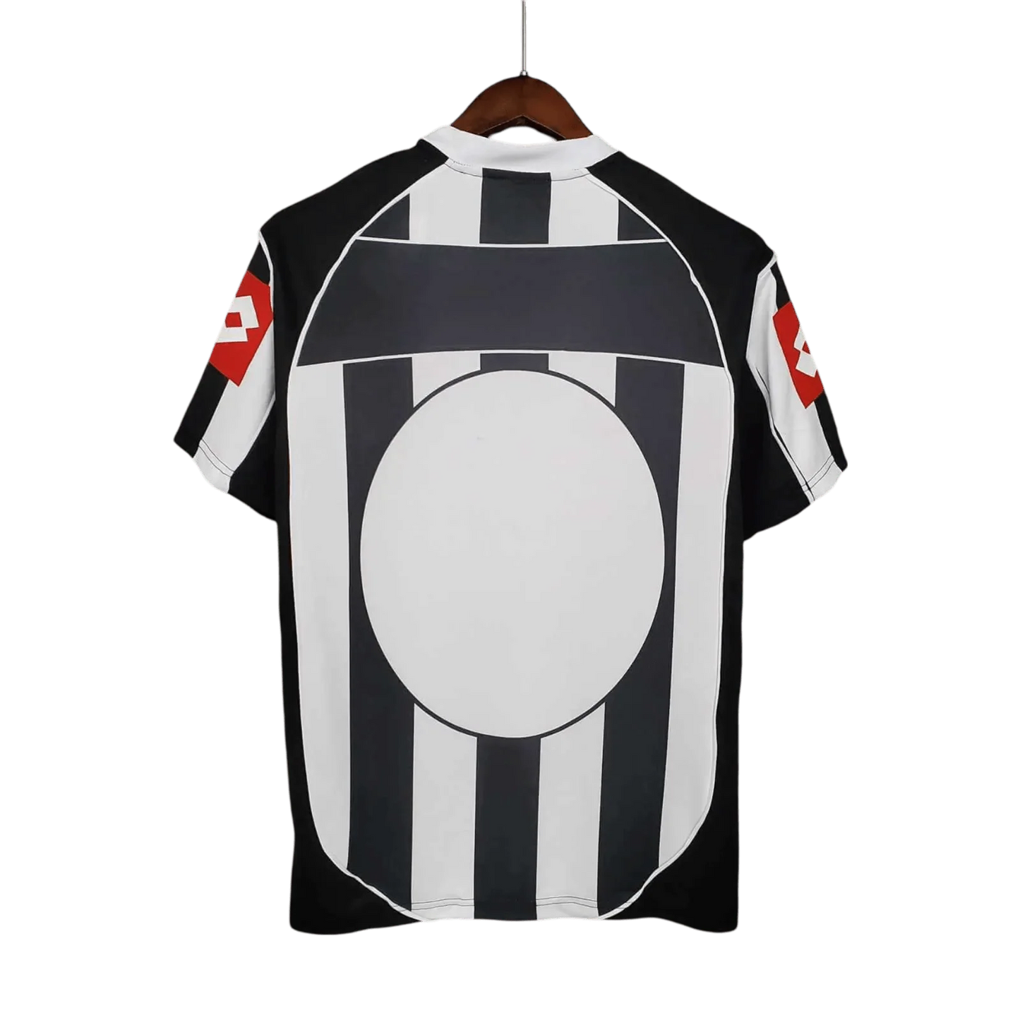 https://cdn.shopify.com/s/files/1/0826/7228/8075/files/20022003-juventus-tamoil-home-retro-kit-481285.webp?v=1741197296