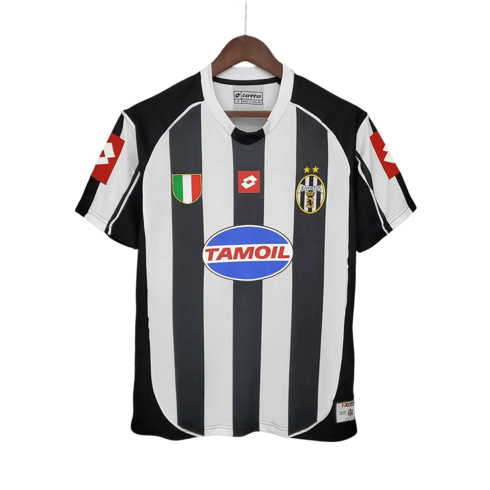 https://cdn.shopify.com/s/files/1/0826/7228/8075/files/20022003-juventus-tamoil-home-retro-kit-626724.webp?v=1741197298