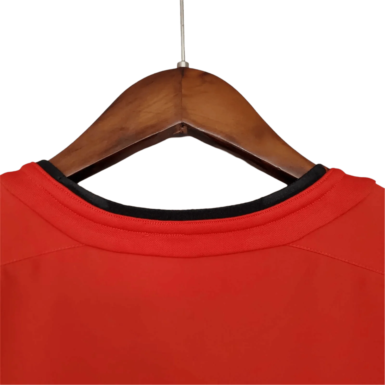 https://cdn.shopify.com/s/files/1/0826/7228/8075/files/20022003-manchester-united-vodafone-home-retro-kit-classickits433-489673.webp?v=1741197750