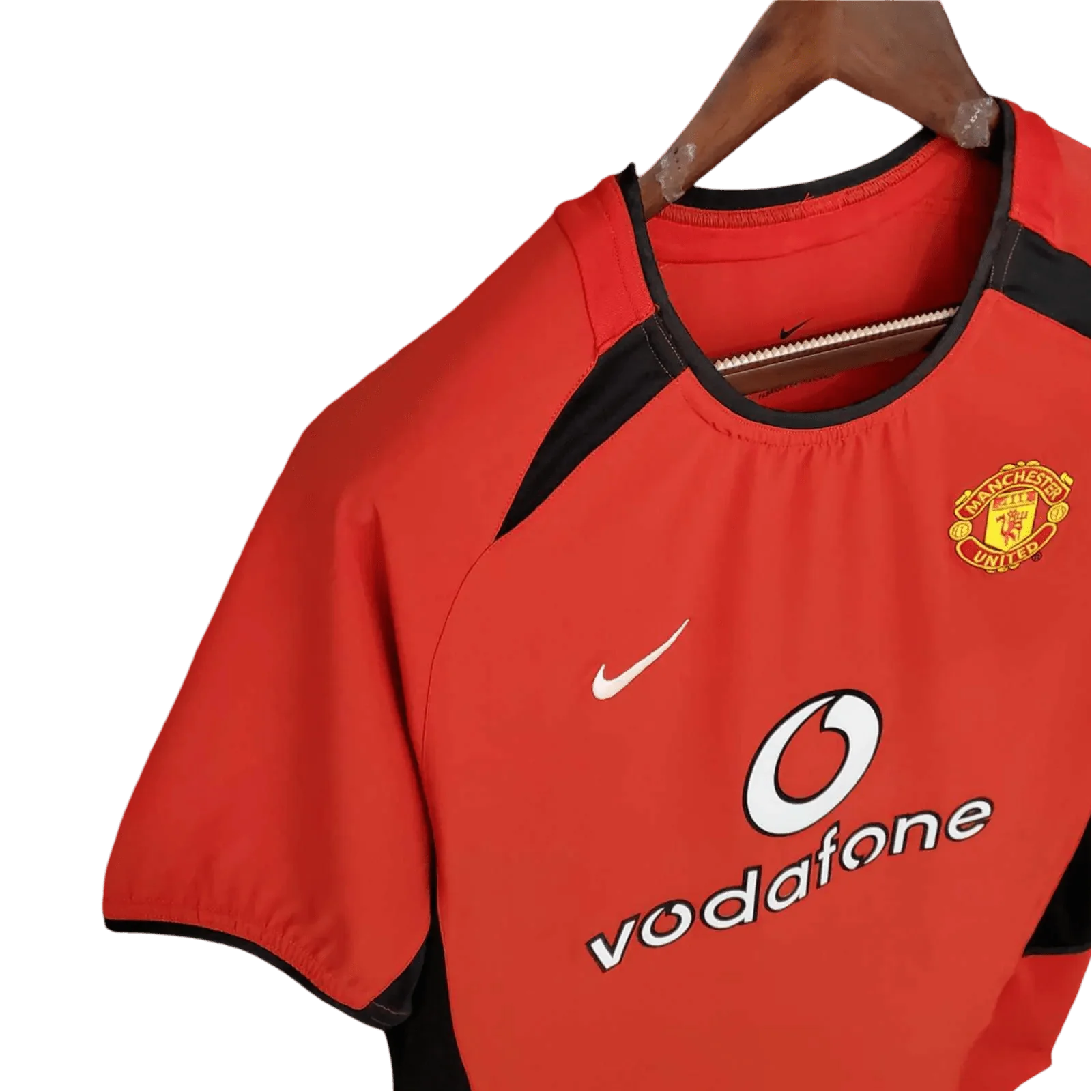 https://cdn.shopify.com/s/files/1/0826/7228/8075/files/20022003-manchester-united-vodafone-home-retro-kit-classickits433-997601.webp?v=1741197749