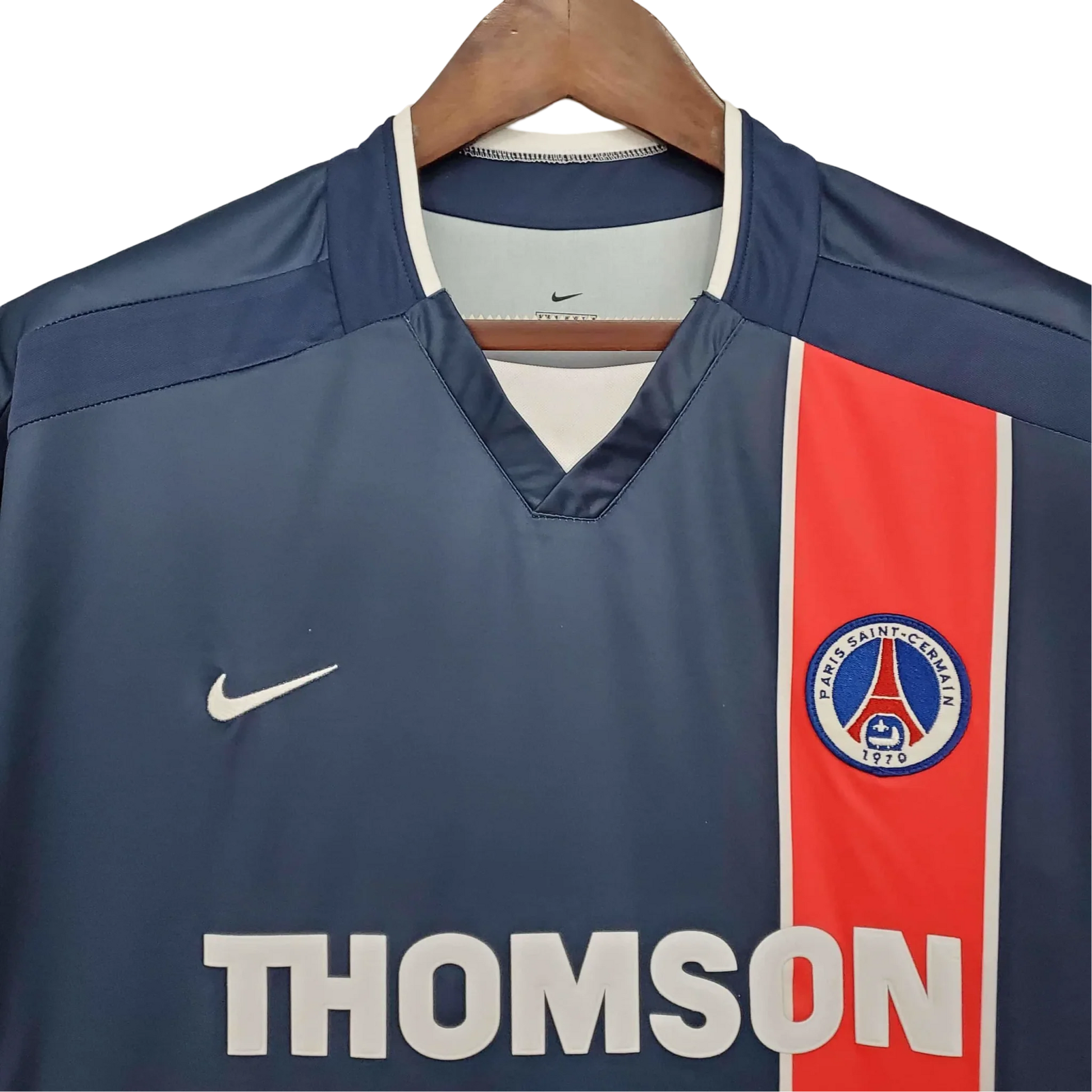 https://cdn.shopify.com/s/files/1/0826/7228/8075/files/20022003-paris-saint-germain-thomson-home-retro-jersey-377297.webp?v=1741199396