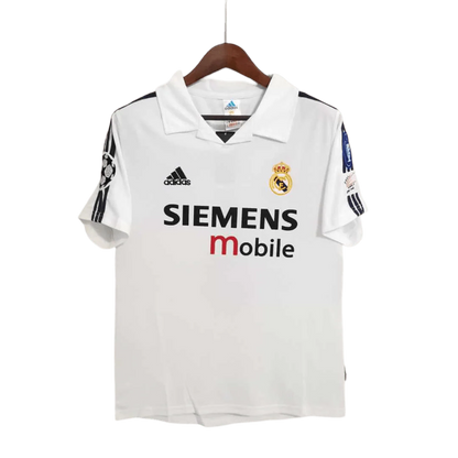 https://cdn.shopify.com/s/files/1/0826/7228/8075/files/20022003-real-madrid-zidane-siemens-mobile-white-retro-kit-classickits433-909241.webp?v=1741199036