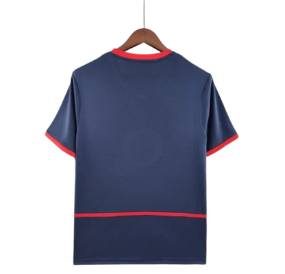 https://cdn.shopify.com/s/files/1/0826/7228/8075/files/20022004-arsenal-sponsor-o2-blue-away-retro-kit-classickits433-138808.webp?v=1741199333
