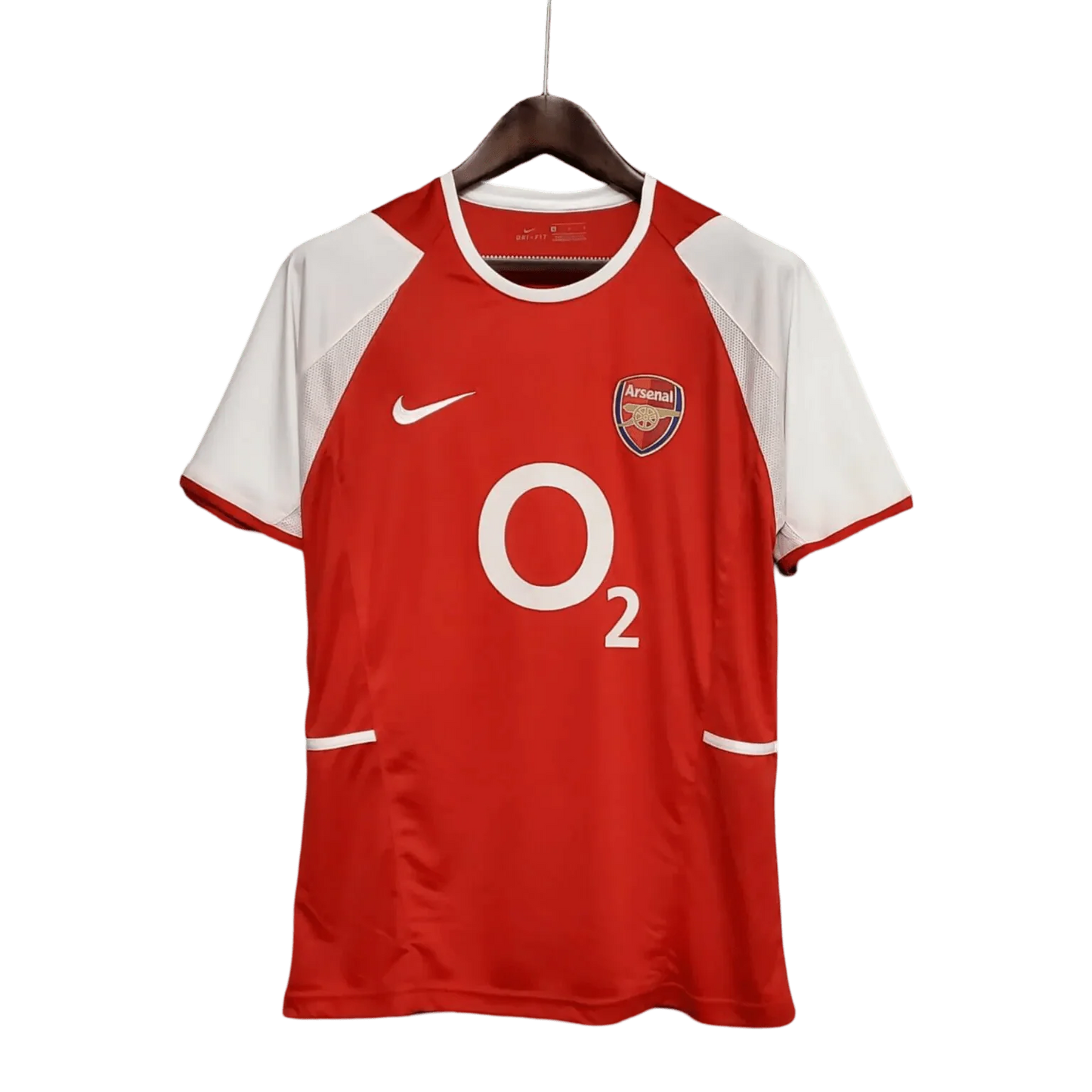 https://cdn.shopify.com/s/files/1/0826/7228/8075/files/20022004-arsenal-sponsor-o2-home-retro-kit-classickits433-185570.webp?v=1741198452