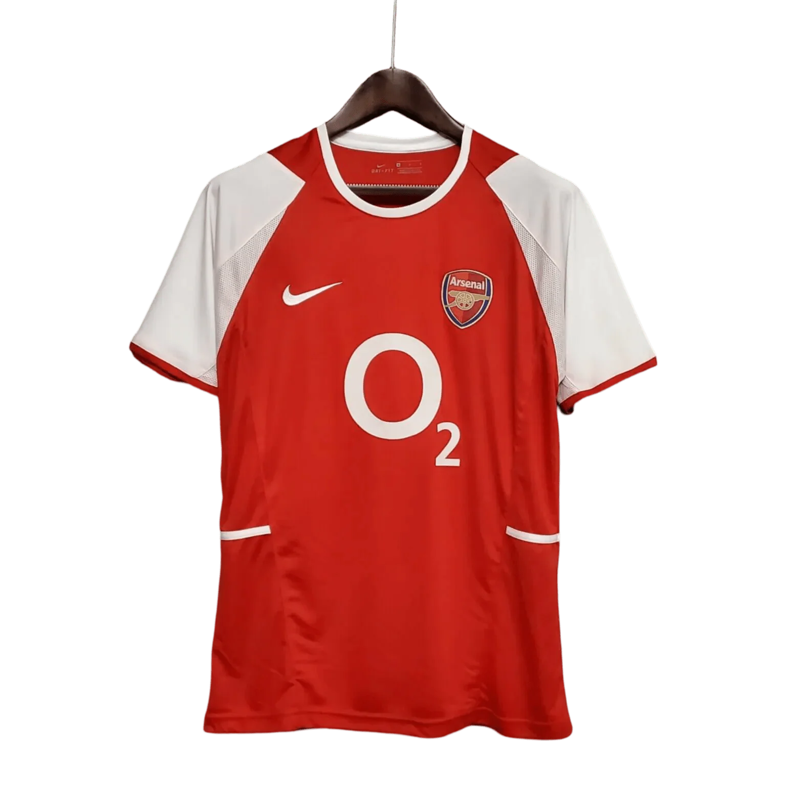 https://cdn.shopify.com/s/files/1/0826/7228/8075/files/20022004-arsenal-sponsor-o2-home-retro-kit-classickits433-185570.webp?v=1741198452