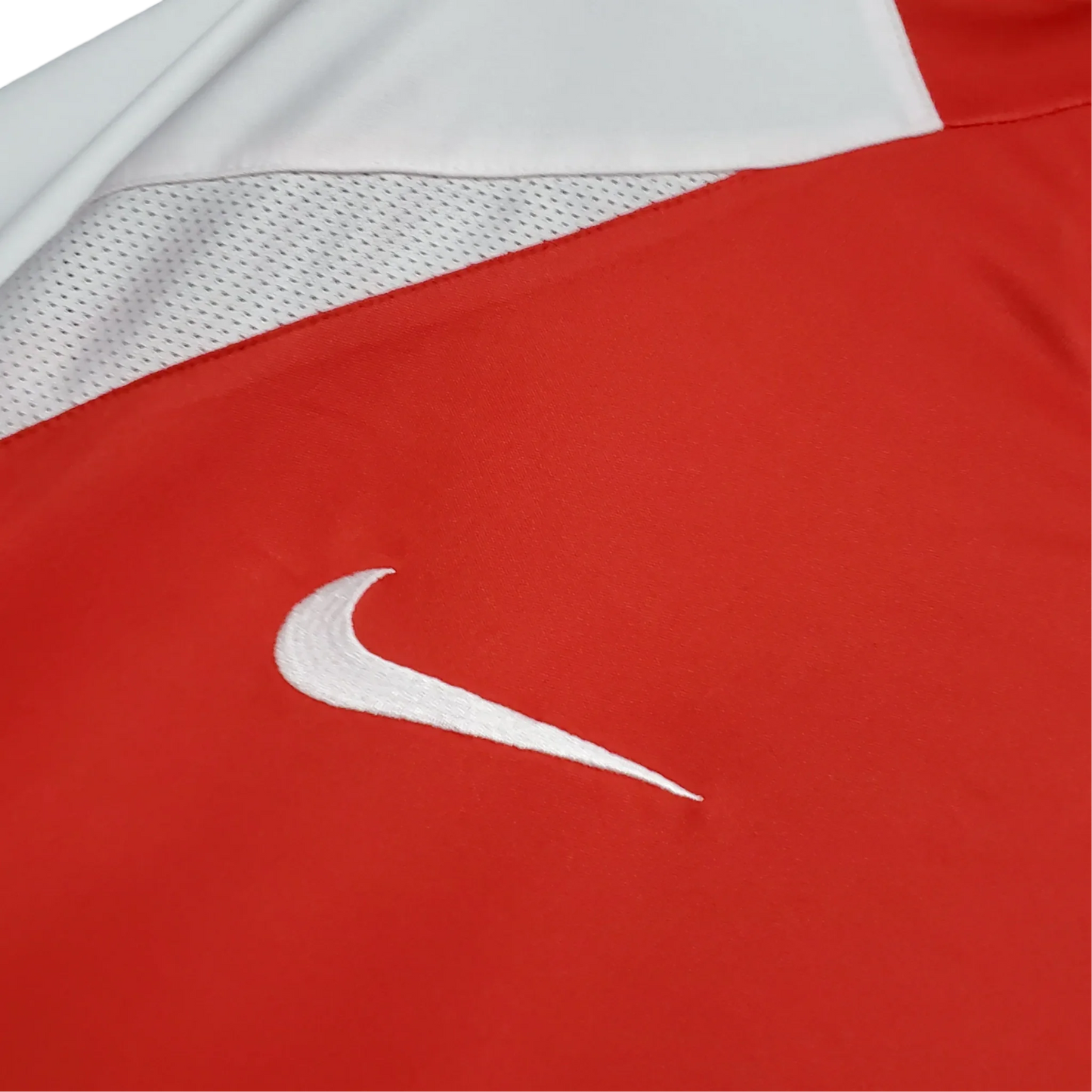 https://cdn.shopify.com/s/files/1/0826/7228/8075/files/20022004-arsenal-sponsor-o2-home-retro-kit-classickits433-838119.webp?v=1741198452