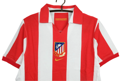 https://cdn.shopify.com/s/files/1/0826/7228/8075/files/20032004-atletico-madrid-centenary-home-retro-kit-classickits433-188603.webp?v=1741199045