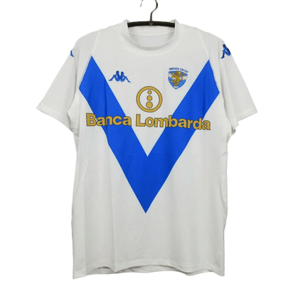 https://cdn.shopify.com/s/files/1/0826/7228/8075/files/20032004-fc-brescia-banca-lombarda-away-retro-kit-classickits433-951517.webp?v=1741198452