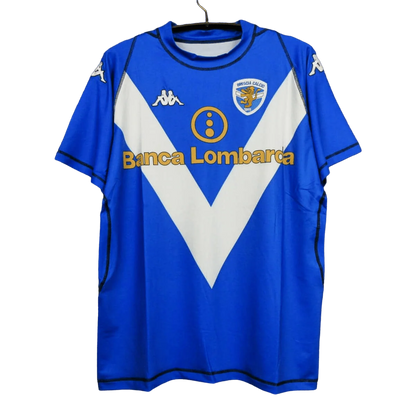 https://cdn.shopify.com/s/files/1/0826/7228/8075/files/20032004-fc-brescia-banca-lombarda-home-retro-kit-classickits433-745682.webp?v=1741198456
