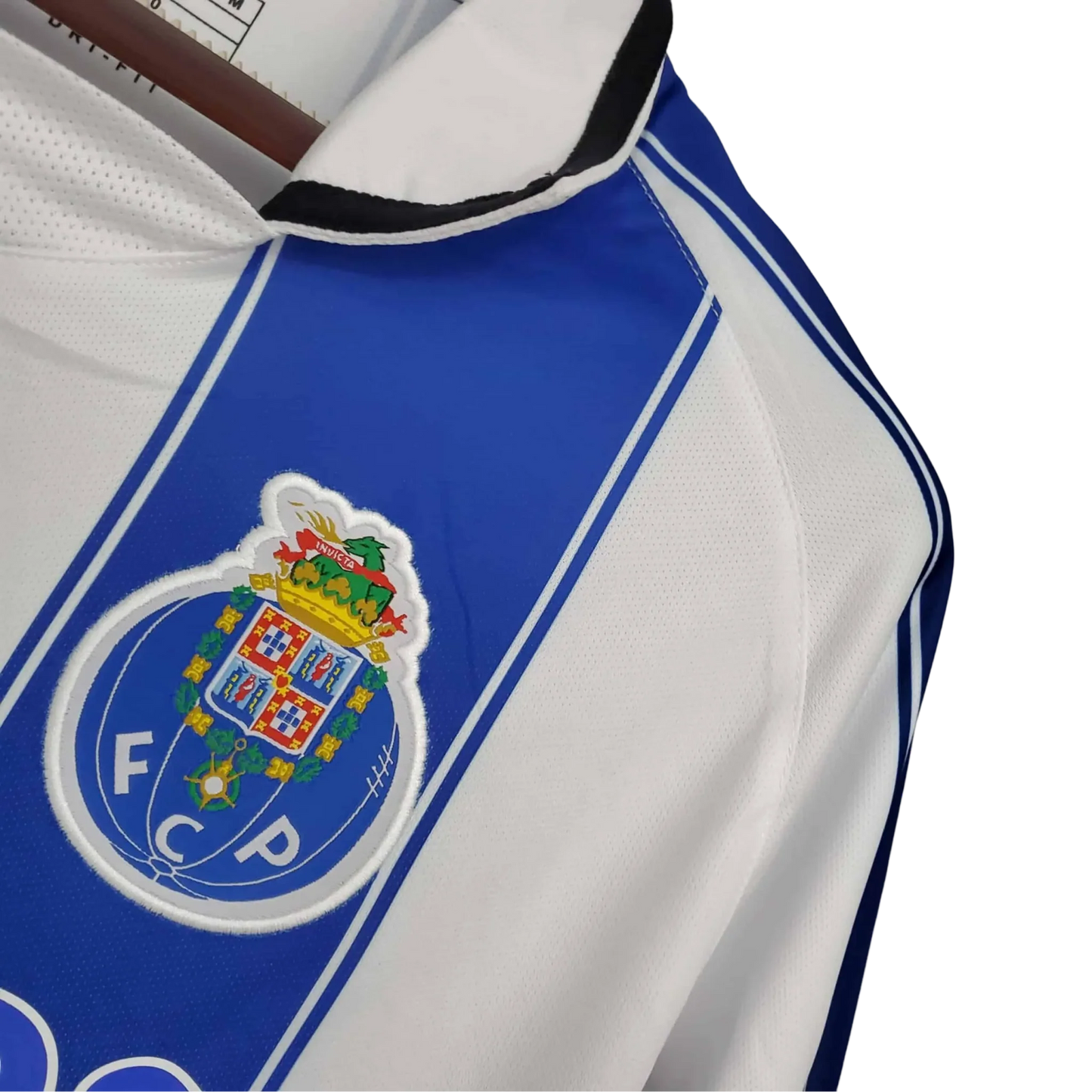 https://cdn.shopify.com/s/files/1/0826/7228/8075/files/20032004-fc-porto-revigres-home-retro-jersey-185015.webp?v=1741198249
