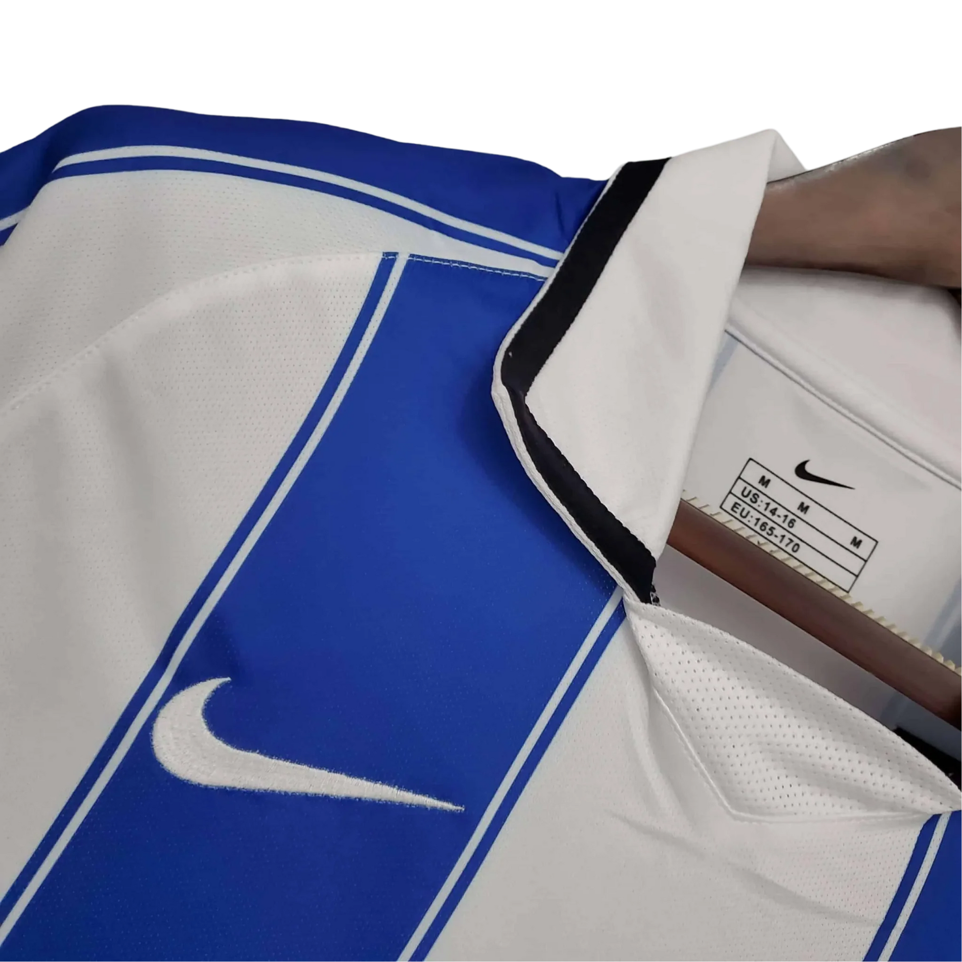 https://cdn.shopify.com/s/files/1/0826/7228/8075/files/20032004-fc-porto-revigres-home-retro-jersey-266379.webp?v=1741198250