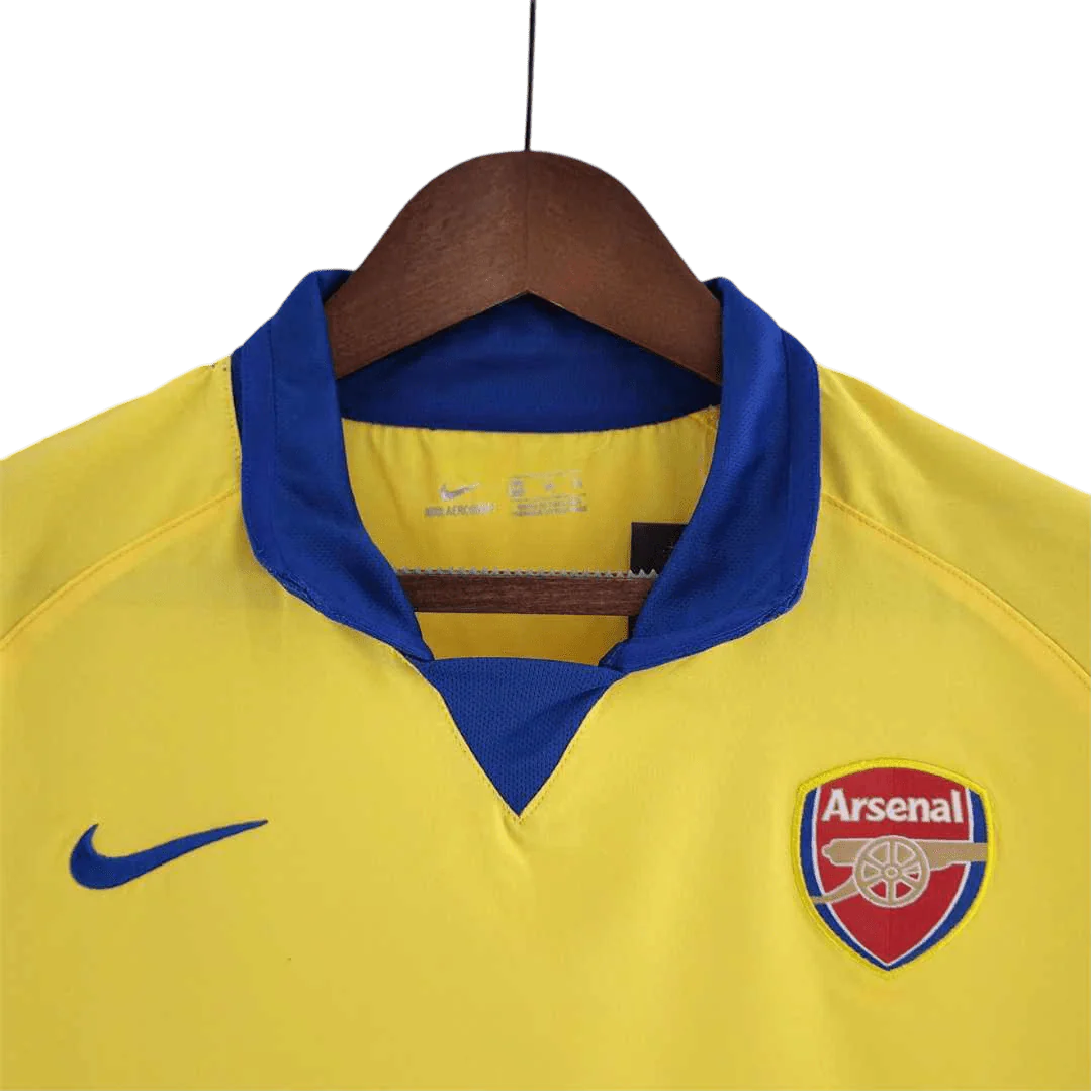 https://cdn.shopify.com/s/files/1/0826/7228/8075/files/20032005-arsenal-sponsor-o2-yellow-away-retro-kit-classickits433-187683.webp?v=1741199347