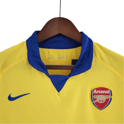https://cdn.shopify.com/s/files/1/0826/7228/8075/files/20032005-arsenal-sponsor-o2-yellow-away-retro-kit-classickits433-187683.webp?v=1741199347