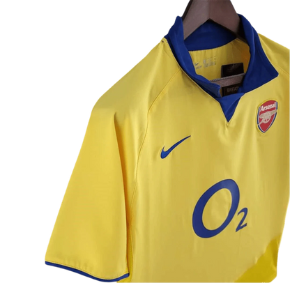 https://cdn.shopify.com/s/files/1/0826/7228/8075/files/20032005-arsenal-sponsor-o2-yellow-away-retro-kit-classickits433-199602.webp?v=1741199351