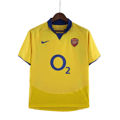 https://cdn.shopify.com/s/files/1/0826/7228/8075/files/20032005-arsenal-sponsor-o2-yellow-away-retro-kit-classickits433-625689.webp?v=1741199348