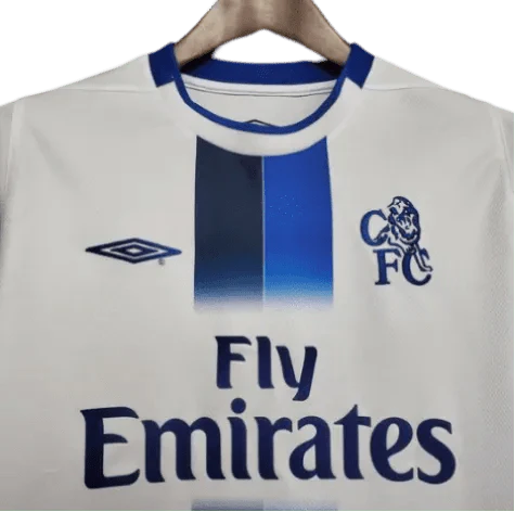 https://cdn.shopify.com/s/files/1/0826/7228/8075/files/20032005-chelsea-fly-emirates-away-retro-kit-long-sleeves-classickits433-202516.webp?v=1741198282