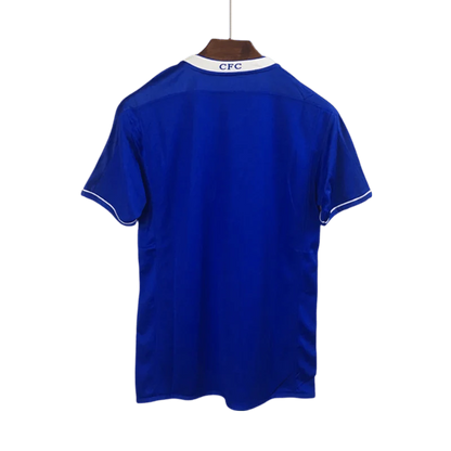 https://cdn.shopify.com/s/files/1/0826/7228/8075/files/20032005-chelsea-fly-emirates-home-retro-kit-classickits433-355558.webp?v=1741199252