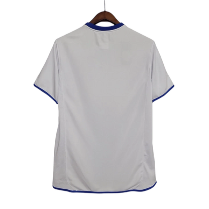 https://cdn.shopify.com/s/files/1/0826/7228/8075/files/20032005-chelsea-fly-emirates-white-away-retro-kit-classickits433-440677.webp?v=1741199265