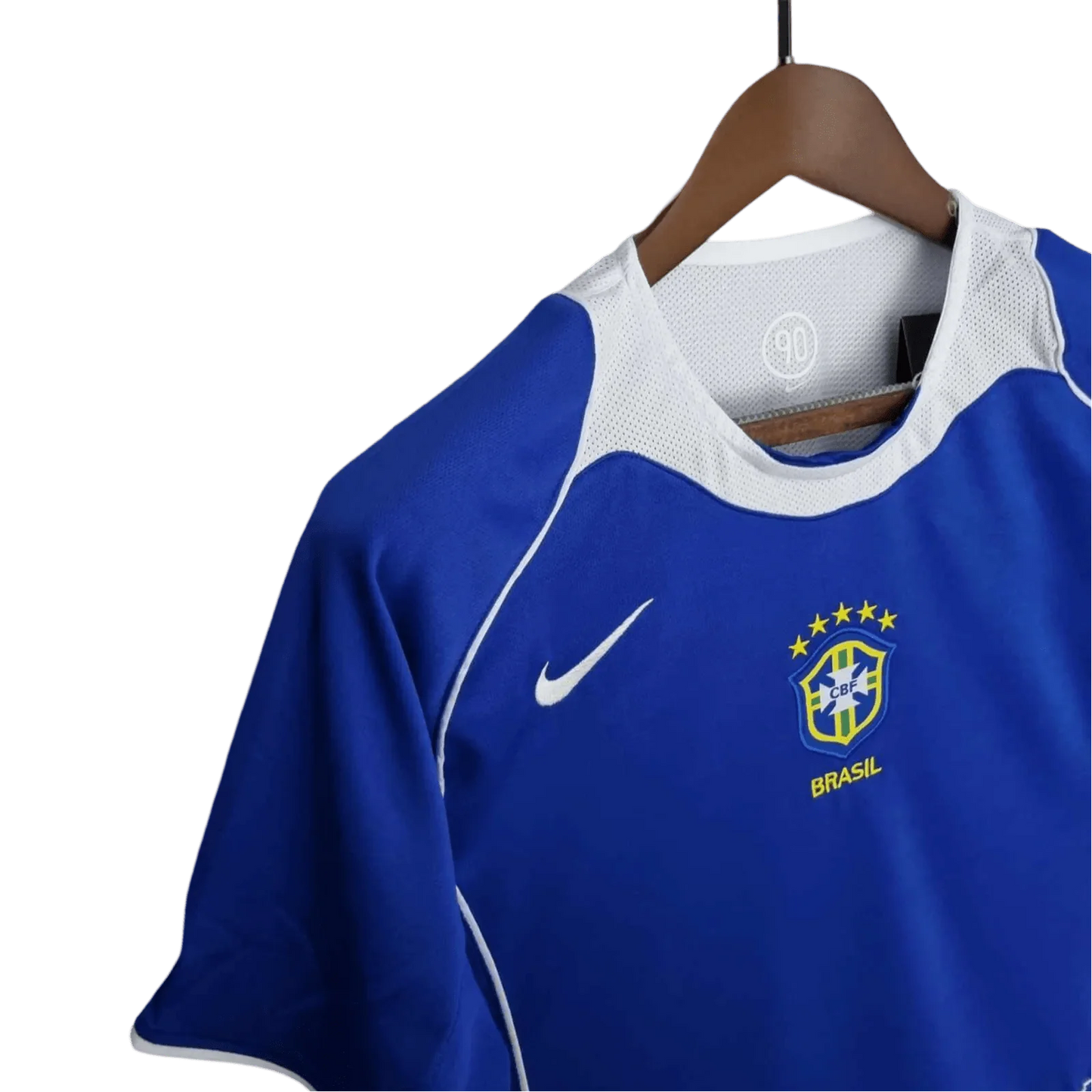 https://cdn.shopify.com/s/files/1/0826/7228/8075/files/2004-brazil-away-retro-kit-109228.webp?v=1741196950