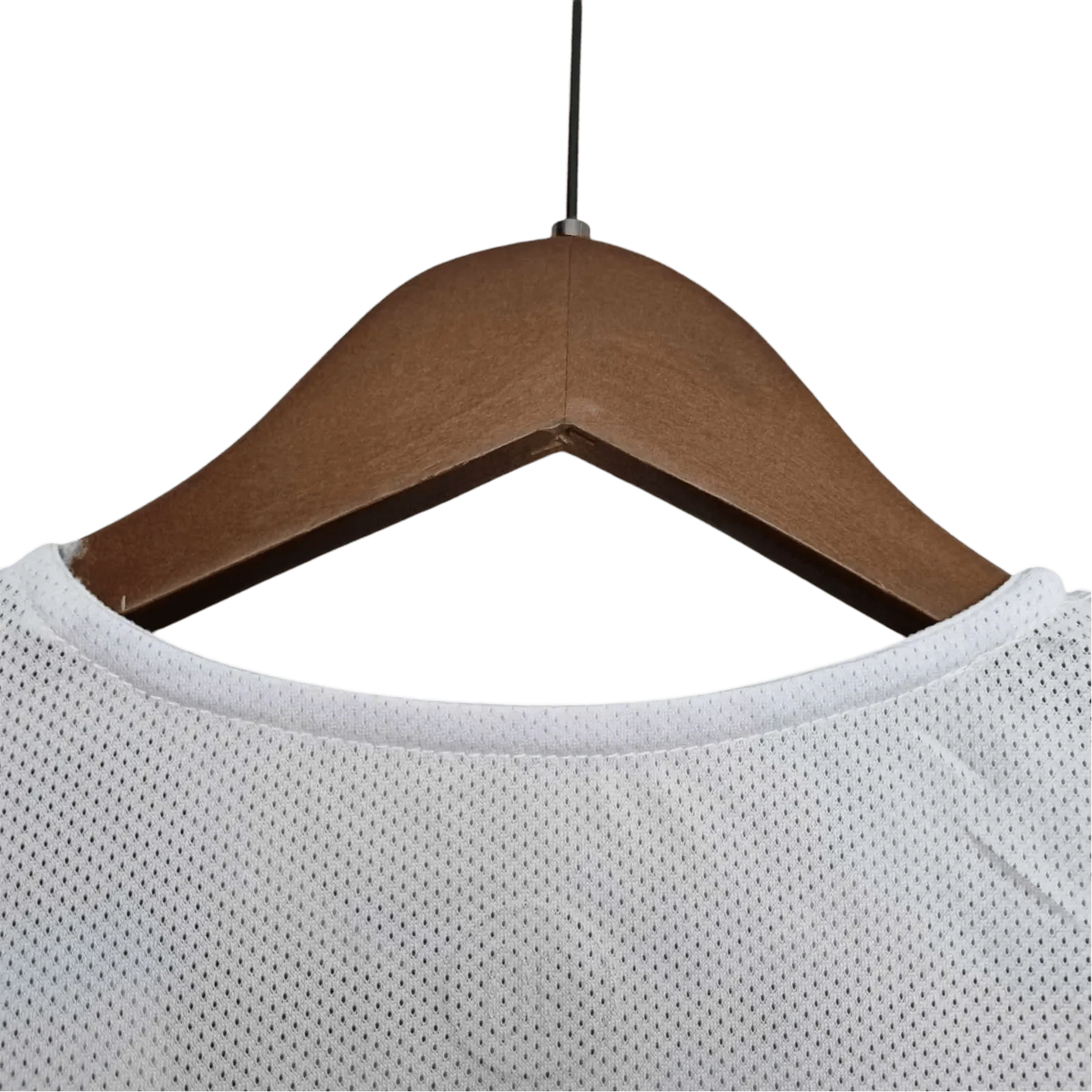 https://cdn.shopify.com/s/files/1/0826/7228/8075/files/2004-brazil-away-retro-kit-115384.webp?v=1741196948