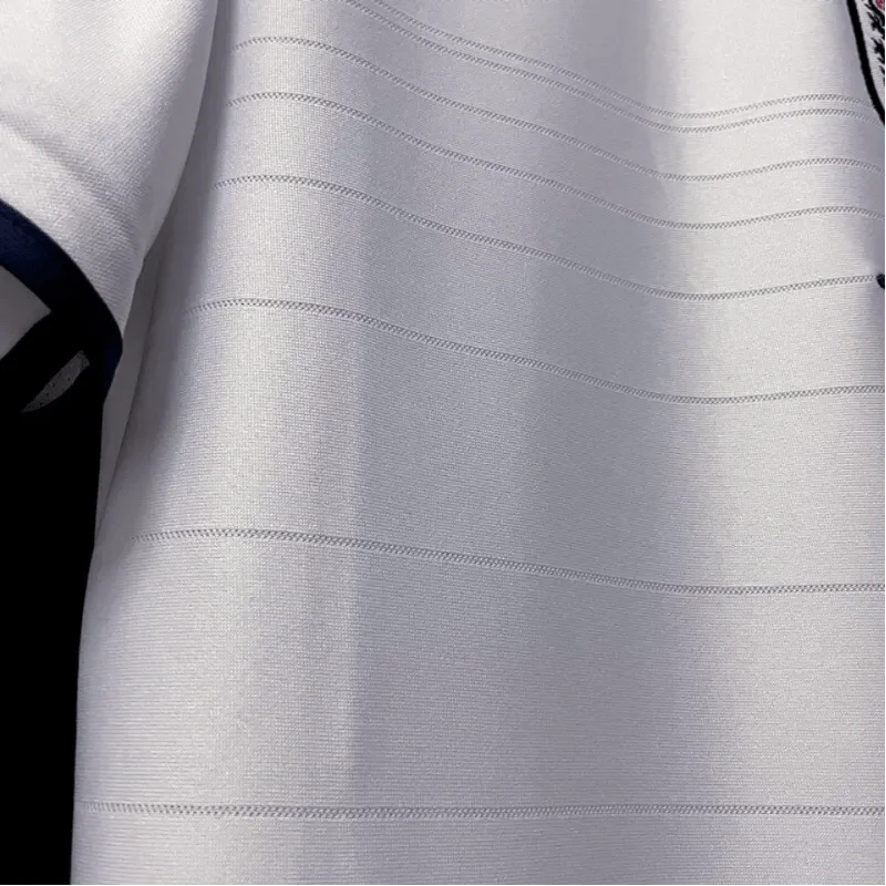 https://cdn.shopify.com/s/files/1/0826/7228/8075/files/2004-england-home-retro-kit-155048.webp?v=1741196964