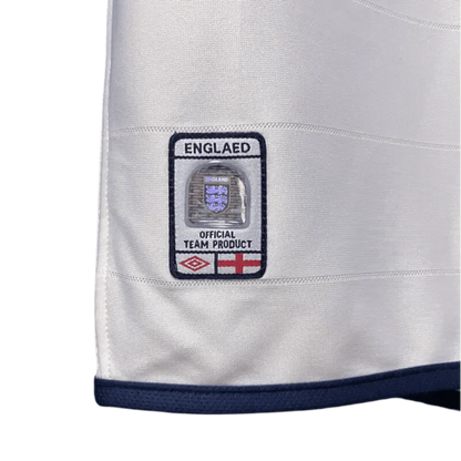 https://cdn.shopify.com/s/files/1/0826/7228/8075/files/2004-england-home-retro-kit-255930.webp?v=1741196963