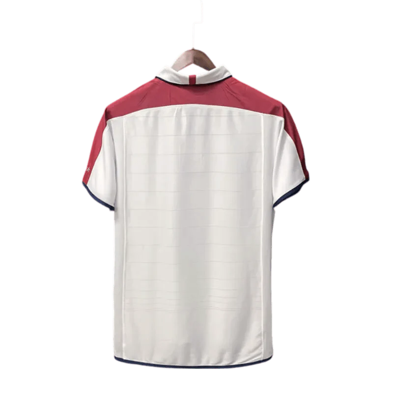https://cdn.shopify.com/s/files/1/0826/7228/8075/files/2004-england-home-retro-kit-343018.webp?v=1741196963