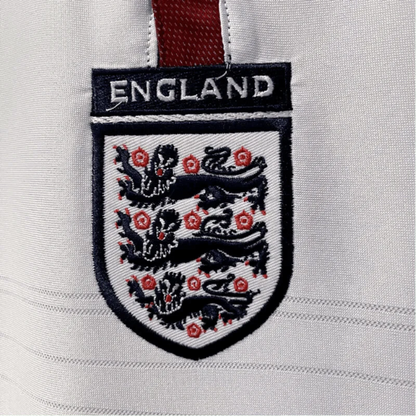 https://cdn.shopify.com/s/files/1/0826/7228/8075/files/2004-england-home-retro-kit-775176.webp?v=1741196963