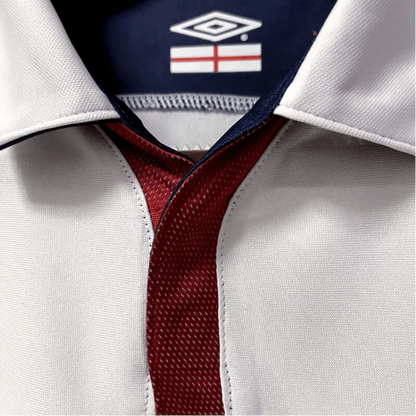 https://cdn.shopify.com/s/files/1/0826/7228/8075/files/2004-england-home-retro-kit-832045.webp?v=1741196963