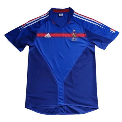 https://cdn.shopify.com/s/files/1/0826/7228/8075/files/2004-france-home-retro-kit-109011.webp?v=1741197175