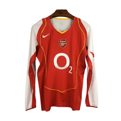 https://cdn.shopify.com/s/files/1/0826/7228/8075/files/20042005-arsenal-o2-home-retro-kit-long-sleeve-classickits433-243414.webp?v=1741198341