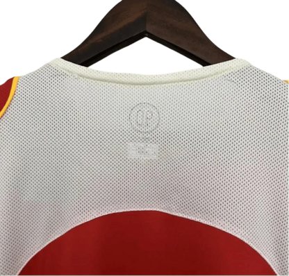 https://cdn.shopify.com/s/files/1/0826/7228/8075/files/20042005-arsenal-sponsor-o2-home-retro-kit-classickits433-332384.webp?v=1741199353