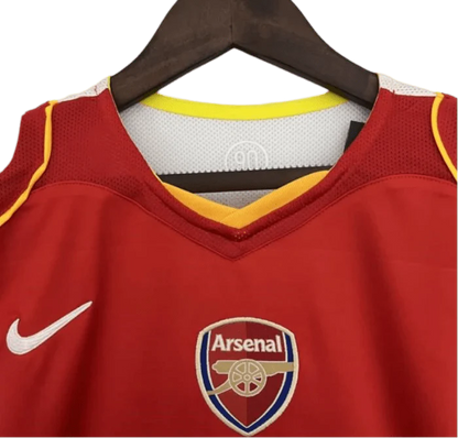 https://cdn.shopify.com/s/files/1/0826/7228/8075/files/20042005-arsenal-sponsor-o2-home-retro-kit-classickits433-915628.webp?v=1741199351