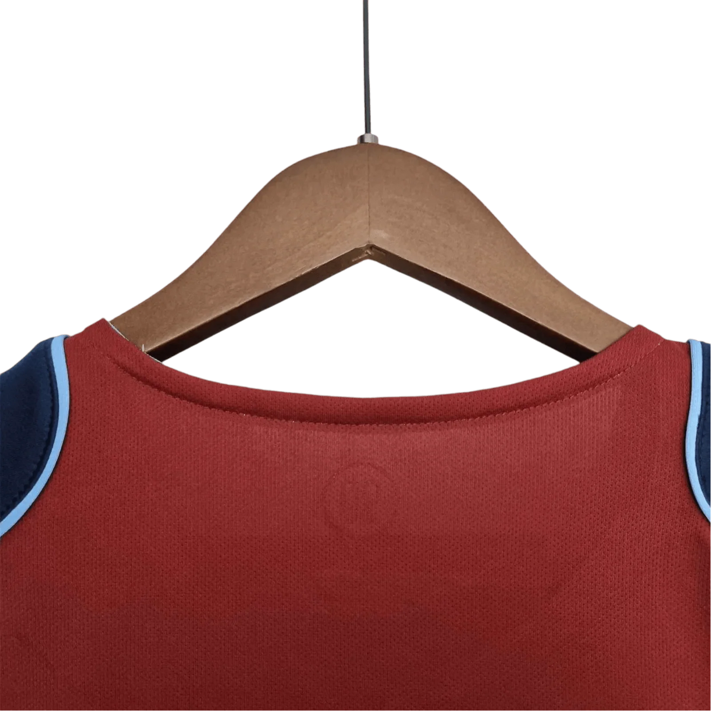 https://cdn.shopify.com/s/files/1/0826/7228/8075/files/20042005-atletico-madrid-spider-man-2-away-retro-kit-classickits433-167777.webp?v=1741198276